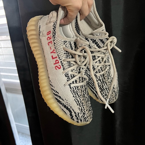 Yeezy zebra 350 v2 size 5.5y - Picture 3 of 4